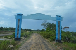 Pintu gerbang Pantai Angsana. (foto : akhmad husaini)