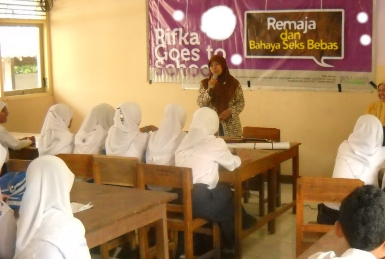 Pendidikan pencegahan Bahaya seks bebas oleh Rifka Annisa di Gedangsari)