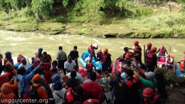 bayangkan, kalau semua masyarakat Indonesia berupaya menjadi relawan seperti ramainya relawan utk sungai ciliwung bersih ini?