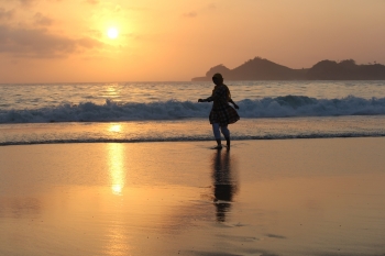 Menikmati Indahnya Sunset Di Pantai Bajul Mati Kompasiana Com Menikmati Indahnya Sunset Di Pantai Bajul Mati Kompasiana Com
