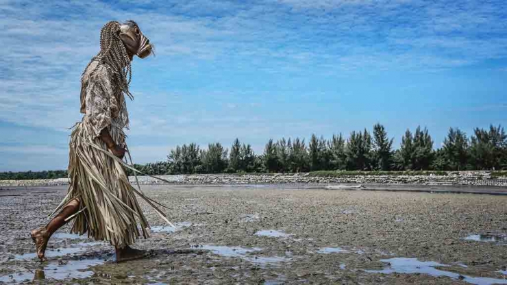 Ritual Puja Pantai oleh Suku Mah Meri - farm2.staticflickr.com Images