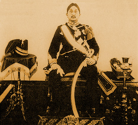 Foto Sri Sultan Hamengkubuwono VIII. (Sumber: http://anton-djakarta.blogspot.co.id/2011/10/cerita-tentang-hamengkubuwono-viii.html ).