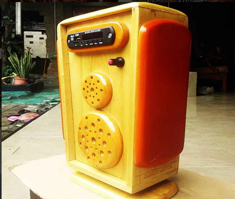 Harga radio kayu ini bervariasi sesuai dengan tingkat kesulitan yang dibuat | Sumber gambar: Instagram javaleaf.bekasi