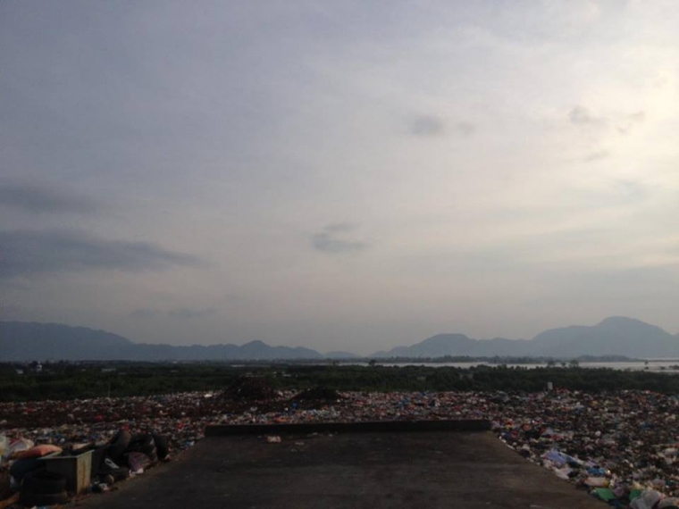 Pemandangan di atas TPA Gampong Jawa
