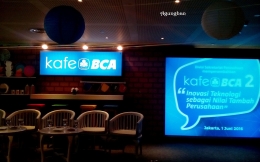 Panggung Kafe BCA, di lantai 22 Menara BCA Jakarta (dokumentasi pribadi)
