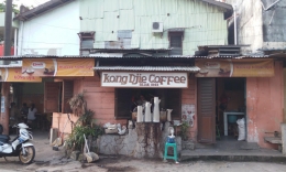 Warung kopi Kong Djie | Jl. Siburik Barat no. 4, Tanjung Pandan, Pulau Belitung | Foto: acaranya-jalan-jalan.blogspot.co.id