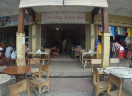 Warung kopi Ake, KV Senang 57 di dekat Bundaran Tugu Satam, Belitung