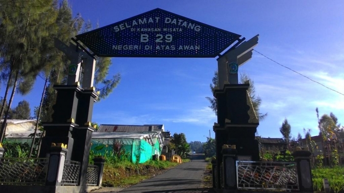 Uji Nyali, Naik Ojek Menuju Puncak B29 dan B30 Lumajang oleh Find Leilla Halaman 1 Kompasiana.com Uji Nyali, Naik Ojek Menuju Puncak B29 dan B30 Lumajang oleh Find Leilla Halaman 1 Kompasiana.com