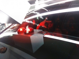 Deskripsi : Salah seorang Kompasianer Topik Irawan melakukan test sorotan panas didalam kendaraan I Sumber Foto : Andri M