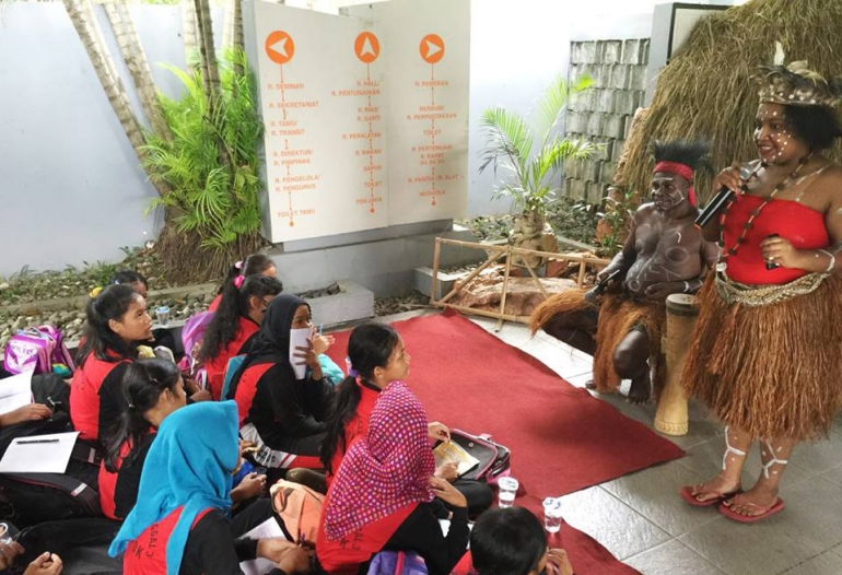 Storytelling tentang Suku Kamoro (Foto: Dok. Freeport)
