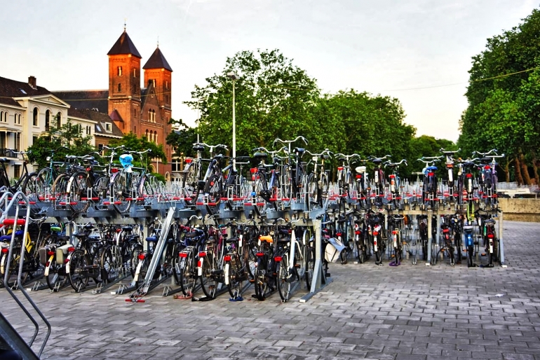 Parkir tingkat untuk sepeda di Utrecht (dok pribadi)