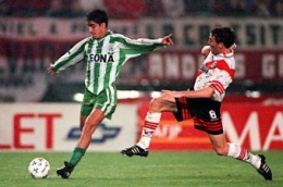 Juan Pablo Angel memperkuat Nacional pada 1997/Getty Images