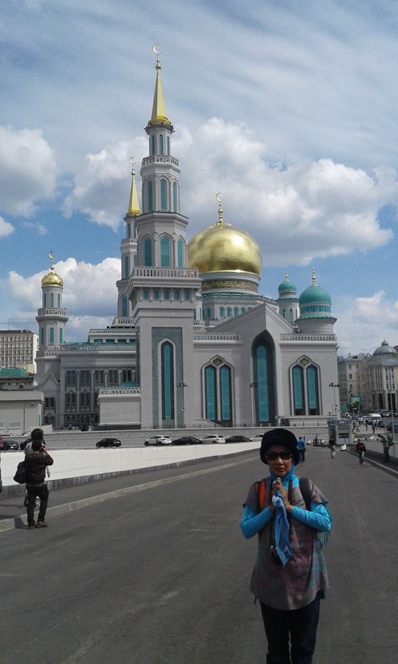 Bersyukur Bisa Sholat di  Masjid  Katedral Moskow Rusia oleh 