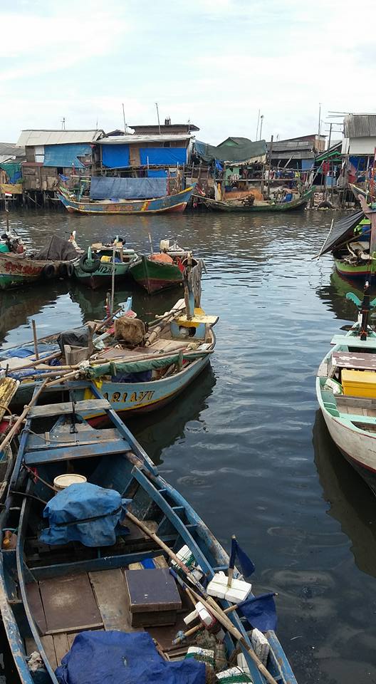 pemandangan kapal-kapal yang sedang bersandar di Kampung Nelayan, Cilincing, Jakarta Utara. Foto milik penulis, di ambil pada 30 Maret 2016