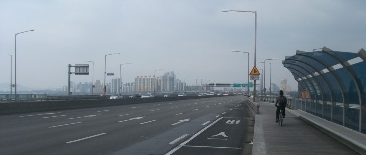 ruas jalan yang luas, sepada pun punya jalur khusus. dokpri