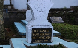 Makam KH Sanusi, yang Merawat Cut Nya’ Dien. (Dok. Pribadi)