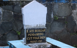 Makam R Siti Hodijah, yang mendampingi Cut Nya’ Dien. (Dok. Pribadi)
