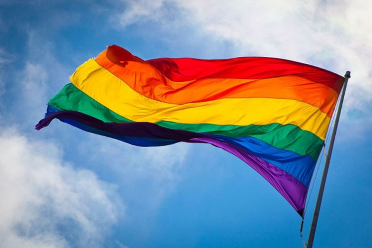 Rainbow flag sebagai bendera pergerakan LGBT. Sumber: www.altreading.com