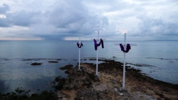 Salib tiga di pantai Ketapang Satu (hdw)
