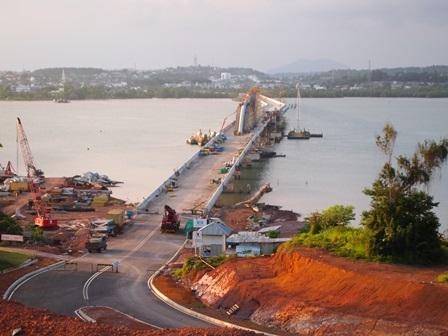 Pemandangan Pusat Kota Tanjungpinang dan Jembatan Penghubung (Dokpri)