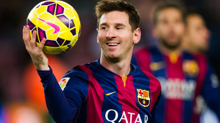 Messi berseragam tim Barcelona. Ia merupakan pemain andalan Blaugrana beberapa musim terakhir. Sumber: www.vidio.com