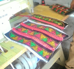 Ragam motif khas Aceh pada produk-produk kerajinan bordir Aceh - Foto Azhar Ilyas