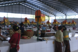 Pasar Sindu yang telah direvitalisasi: bersigm segar dan ramah...