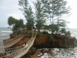 Jembatan Gantung Sungai Suci