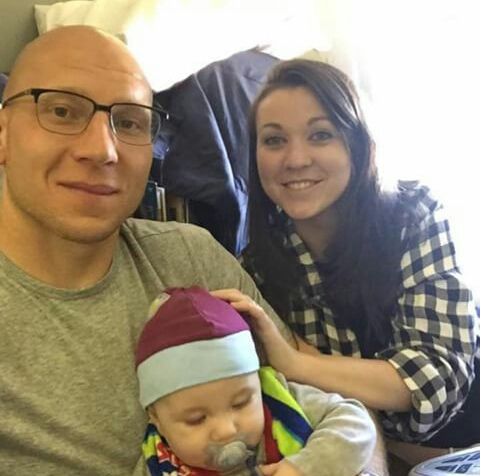 Brad Guzan didampingi Breanne Guzan serta putra semata wayang (Foto: Instagram Brad Guzan)