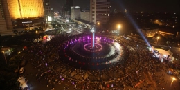 Kompas.com/LUCKY PRANSISKA Warga Jakarta memadati Jalan MH Thamrin, Jakarta Pusat, Sabtu (21/6). Menyambut peringatan hari ulang tahun Jakarta ke 487