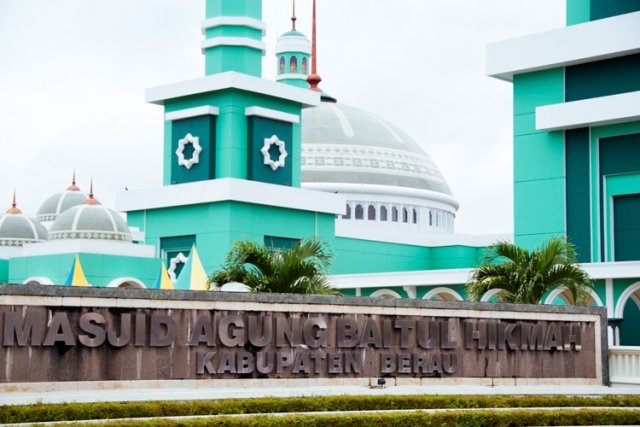 Tampak Luar Masjid Agung Baitul Hikmah (Koleksi Pribadi)