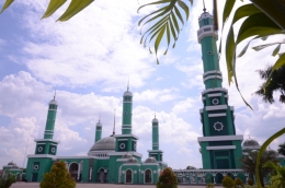 Masjid Agung Baitul Hikmah dari Kejauhan (Koleksi Pribadi)