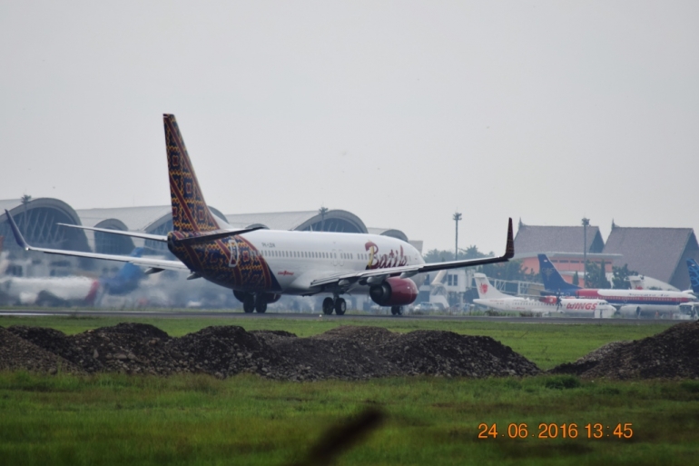 reportase-bandara-sultan-hasanuddin-007-jpg-576f76e6f396739f0afb8e4c.jpg