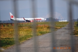 batas pagar area bandara sultan hasanuddin makassar (foto Imansyah Rukka)