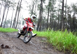 Olahraga moto trail dibutuhkan kesiapan fisik yang kuat. (Foto dok. pribadi)