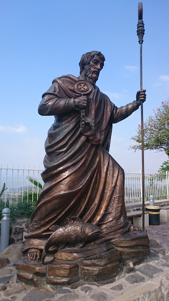 Patung Santo Petrus di tepi danau Galilea. Foto: dokumen pribadi.