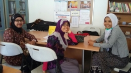 saya, mbak Yuni Aisha dan pengelola Yayasan Kanker Anak Indonesia cabang Bali (dokpri)