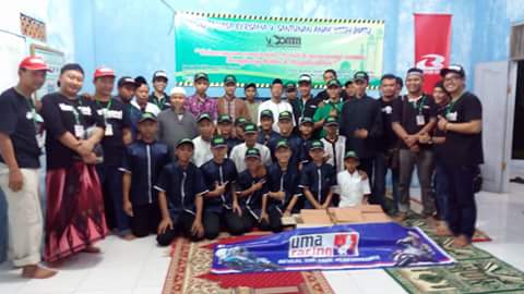 Foto bersama Pengurus Ponpes, Santri dan perwakilan member VTComm