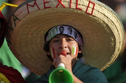 Sombrero, topi lebar khas Meksiko yang selalu menarik untuk dilihat (sbr gbr : daily)