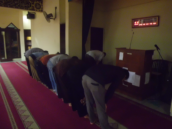 Sholat magrib berjamaah, foto pribadi