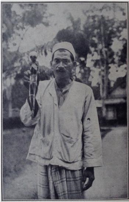 Foto 1: Kerangka seorang anak orang pendek. Sumber: Pandji Poestaka, No.52, Tahoen X, 28 Juni 1932, hlm. 808 [Serba-Serbi].