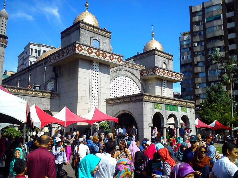 Shalat Idul Fitri di Taipei Grand Mosque (sumber : Hafiedz Pradana)