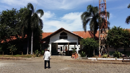 Pintu keluar Stasiun Merak, yang sempat kami cari-cari. Foto: arum sato