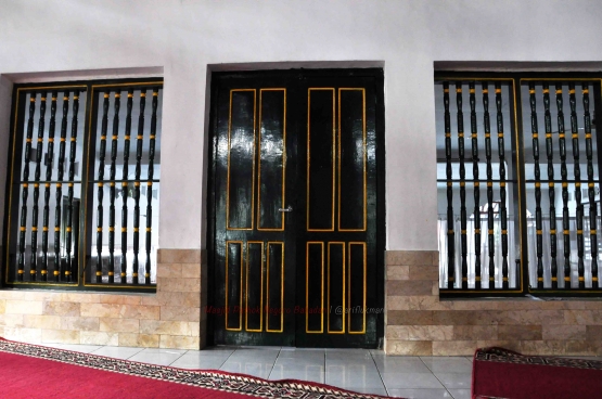 Pintu dan jendela di Masjid Ad Darojat Babadan (dok. pribadi)