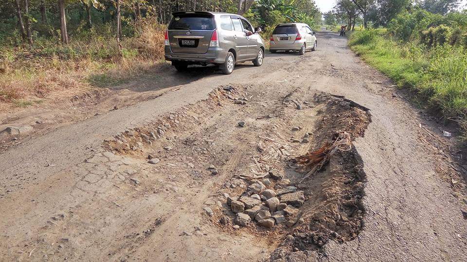 Simalakama, maju hanjur mundur babak belur