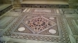 Lantai masjid yang menarik