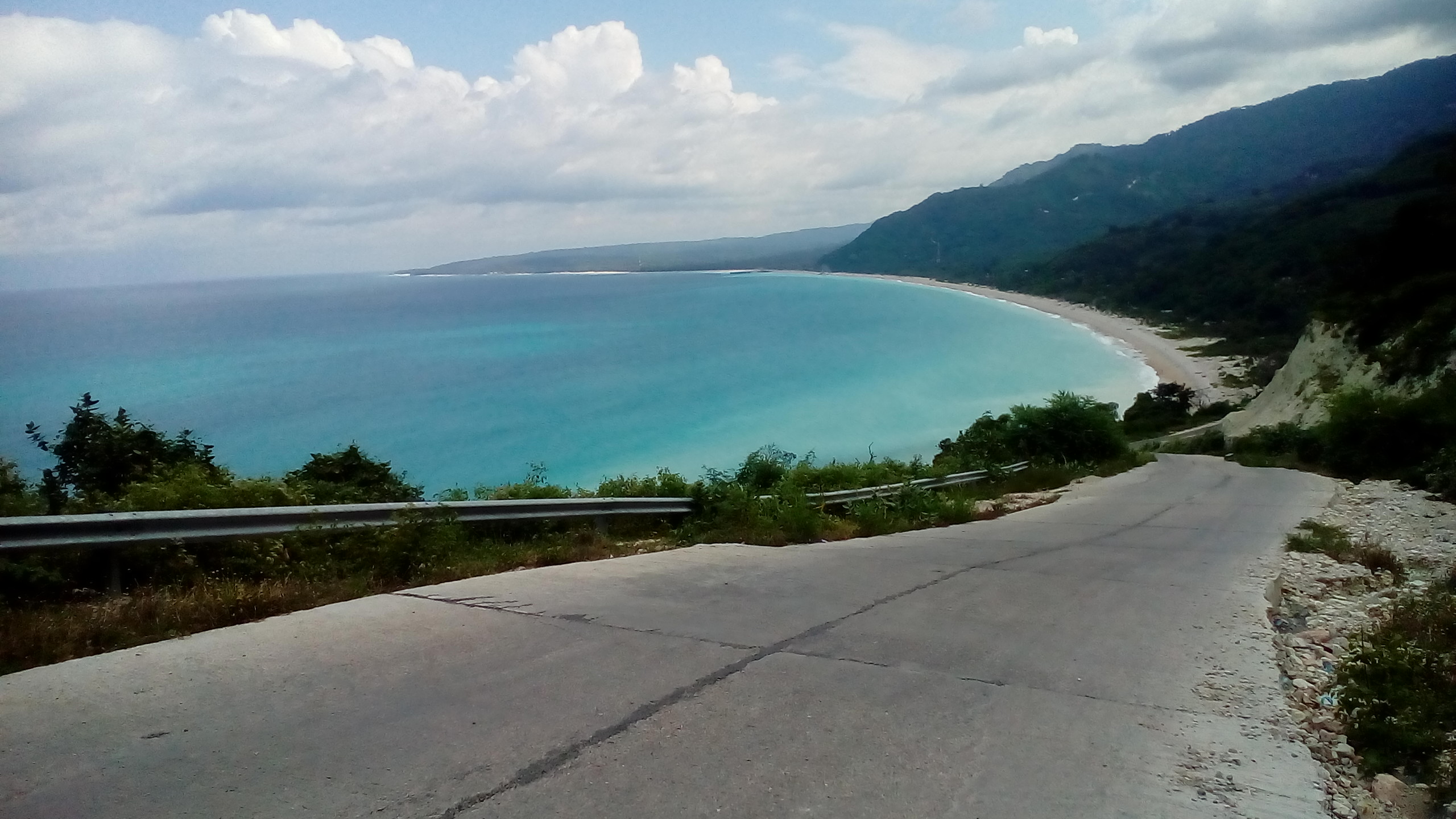 View pantai Kolbano dari jalur tanjakan (dokpri)