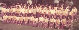 Foto SMP StAngela tahun 1970an, bersama Ibu Rini