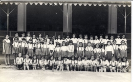 Kelas 3 SD Santa Angela tahun 1973.