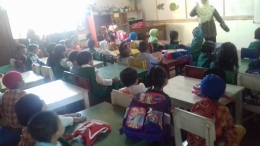 Suasana dalam kelas - sumber photo: Ammi Hanania